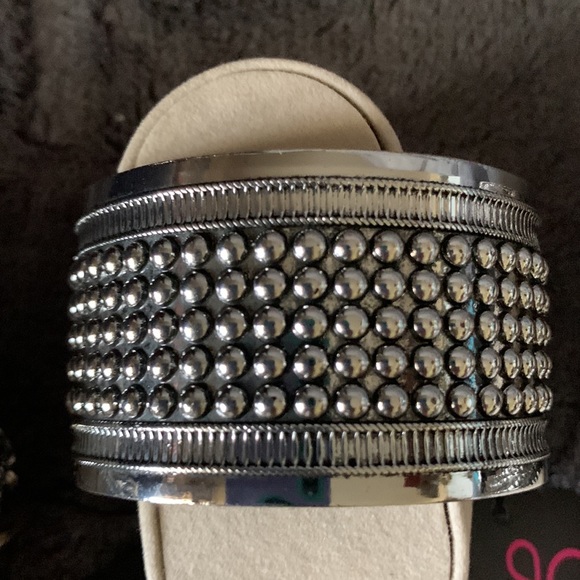 Set of Four (4) Paparazzi Silver Cuff Bracelets. NWT - Picture 5 of 9